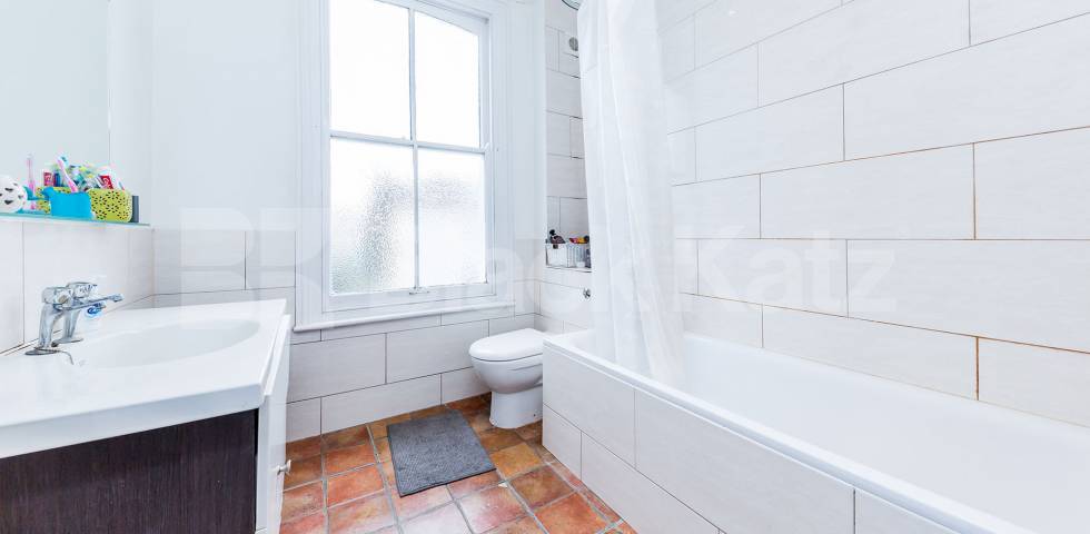 			3 Bedroom, 1 bath, 1 reception Flat			 Beacon Hill, Caledonian Road